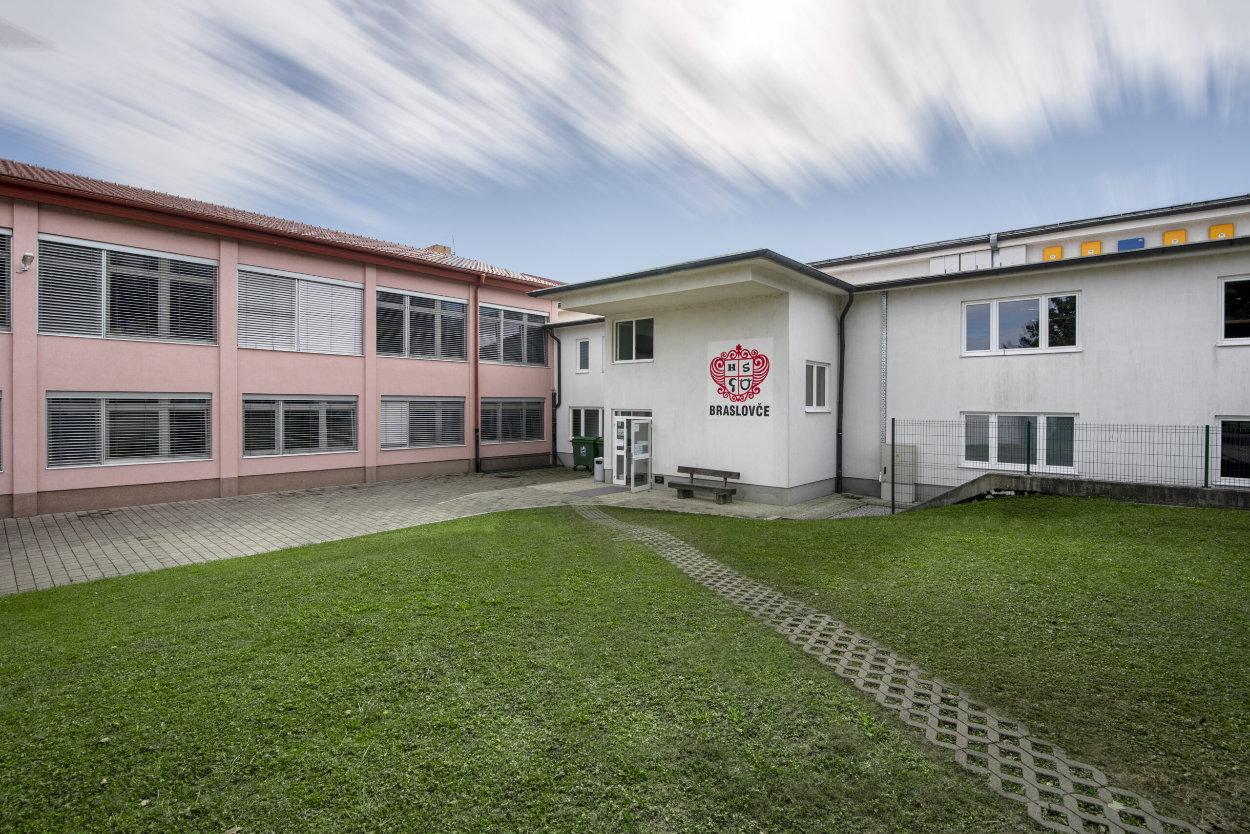 Bildungseinrichtungen und andere öffentliche Gebäude