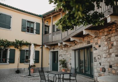 WARMWASSER MIT DER SEELE DES KARSTS – SMAX IM KRASNA HOUSE 